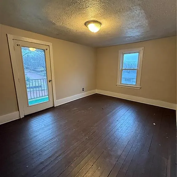 805 Carpenter St — Photo 4