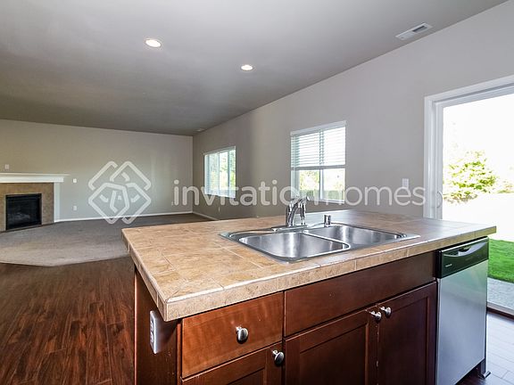 5th image of 2417 193rd St E