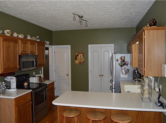 2nd image of 214 Sayre Ln