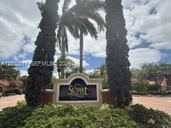 10318 Fox Trail Rd S, Royal Palm Beach, FL