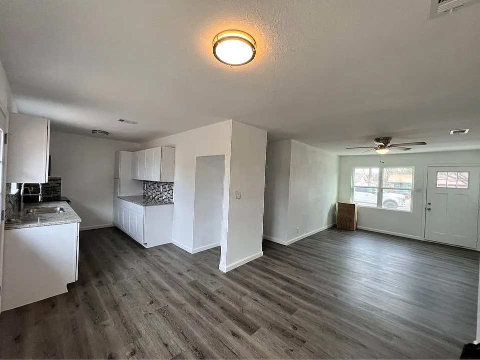 2222 Duchess Drive - 1 — Photo 2