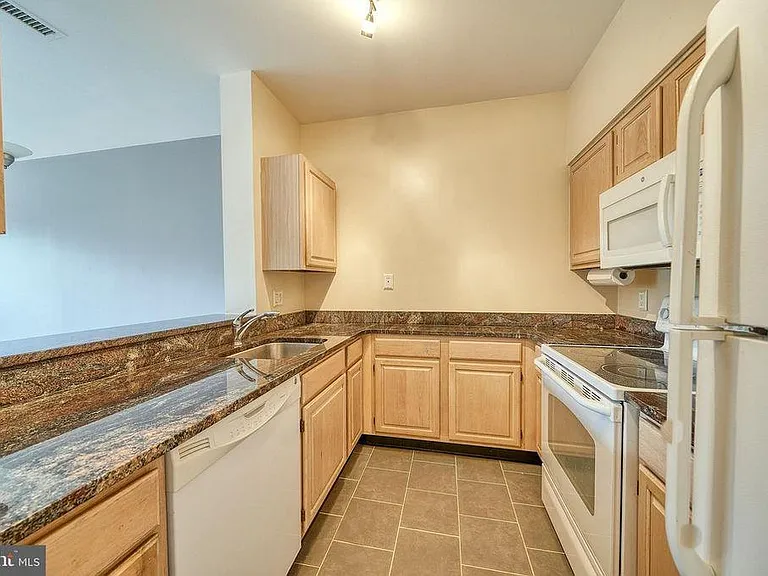 1200 Braddock Pl #103 — Photo 4