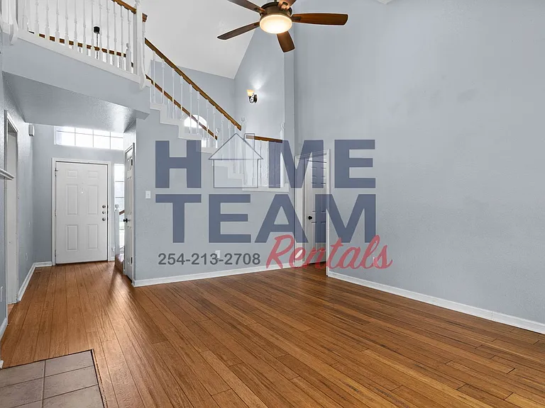 714 Silver Creek Dr — Photo 3