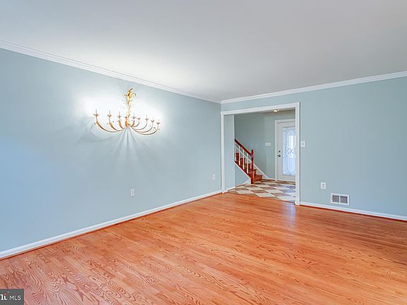 4th image of 4127 Nutwood Way