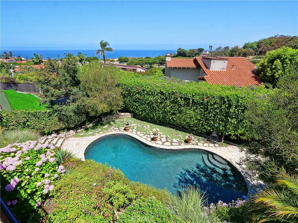 345 Palos Verdes Dr W