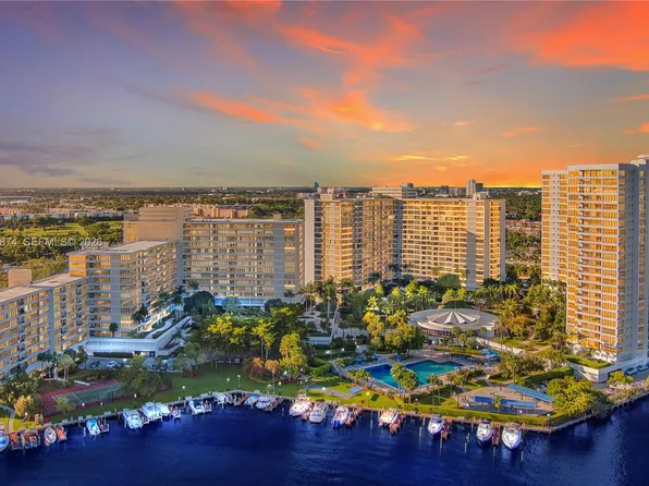 2500 Parkview Dr, Hallandale, FL