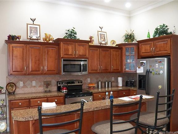 3rd image of 2754 Crescent Hill Dr NE