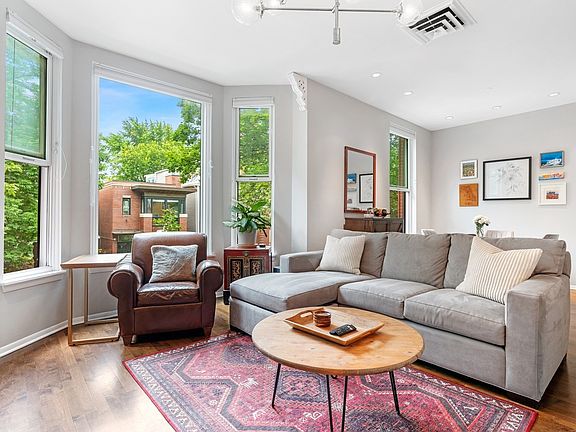 4th image of 840 W Wrightwood Ave #2