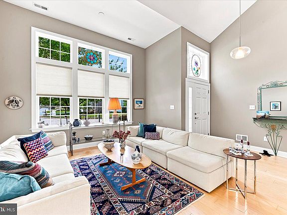 3rd image of 404 Peters Way