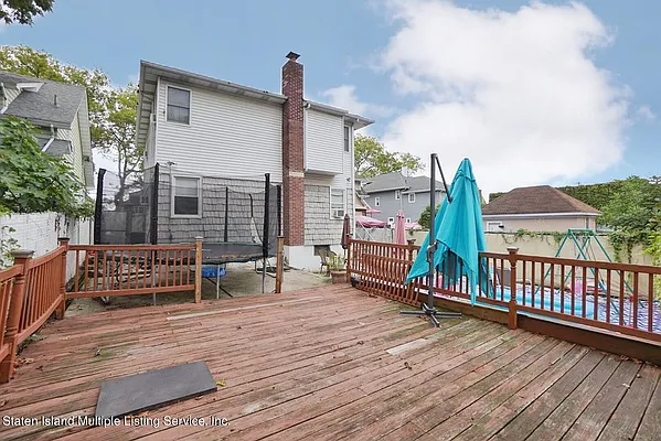 Sold by REMAX Elite | media 35