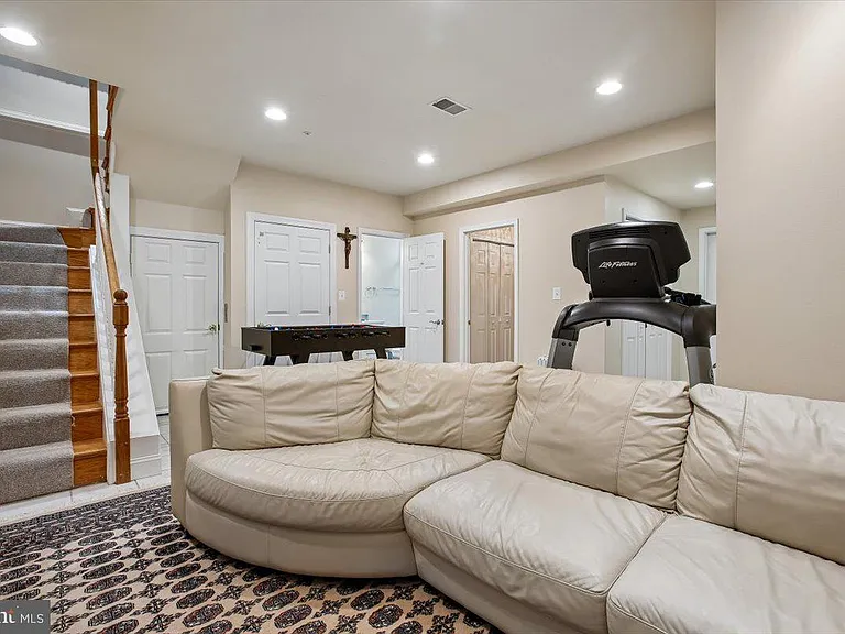 1309 McLean Crest Ct — Photo 46