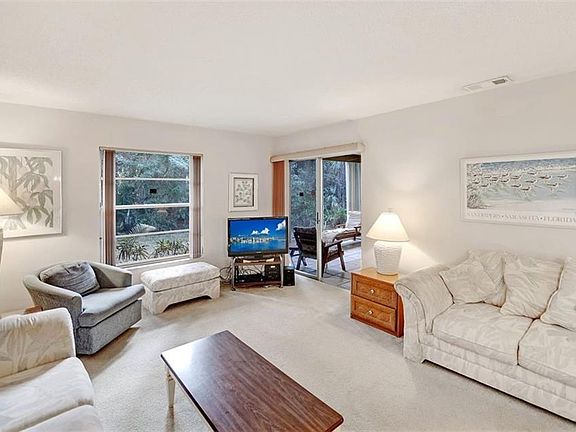 5th image of 4809 Village Gardens Dr #105