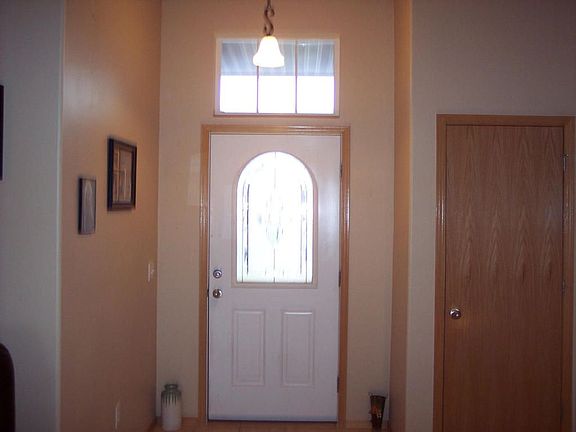 3rd image of 717 Shelley St