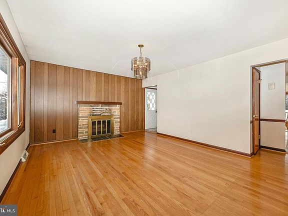 4th image of 11511 Crickenberger Rd