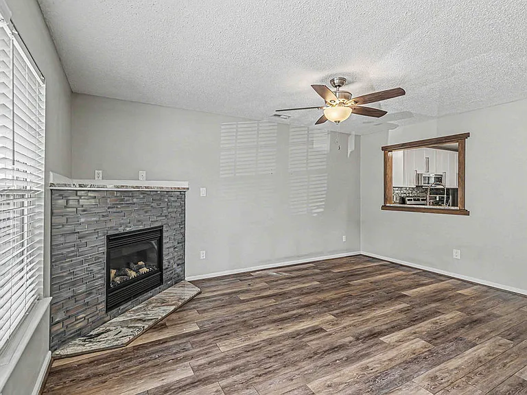 103 Meadowbrook Ln #1 — Photo 4