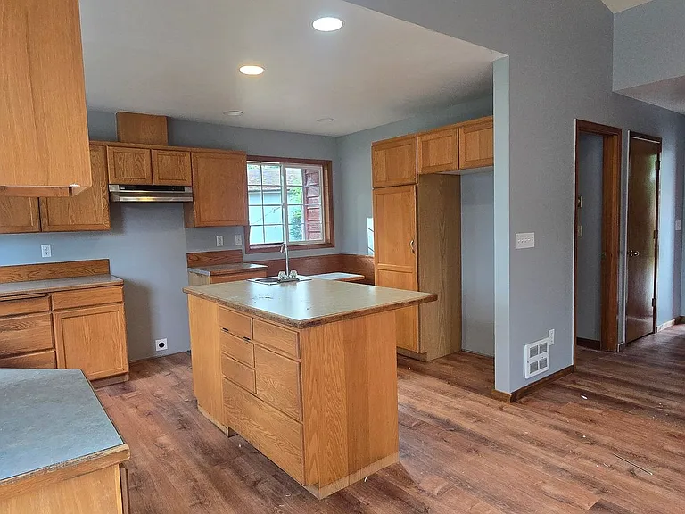 11 E Eld Pl — Photo 15