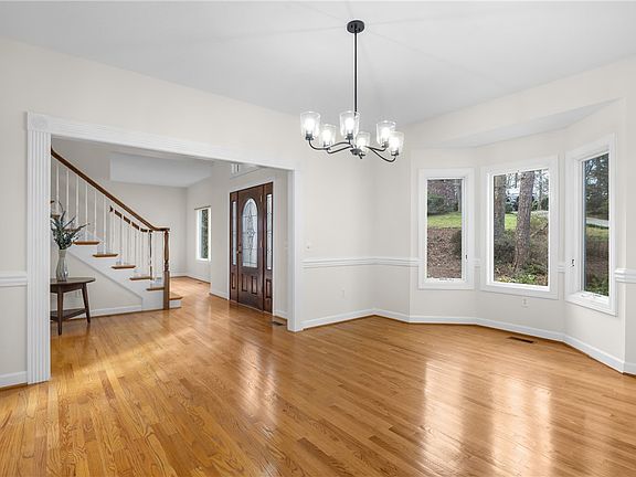 5th image of 118 Pinnacle Pointe Dr