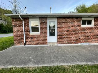 378 Metz Rd #1, Tarentum, PA 15084