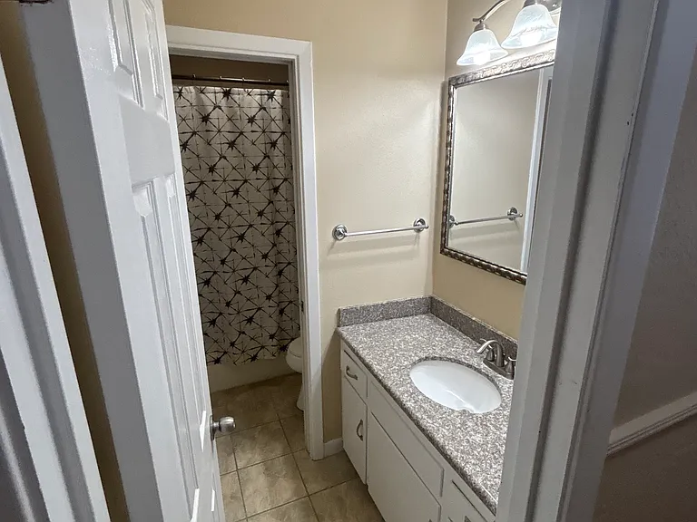 901 Dulles Dr — Photo 20