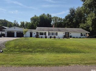 2105 New Lake Rd, Jacksonville, IL 62650
