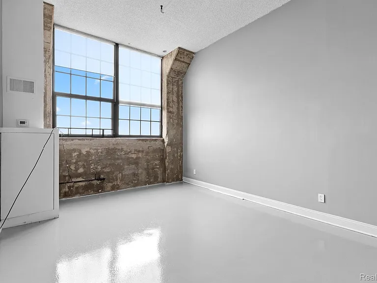6533 E Jefferson Ave #704 — Photo 9