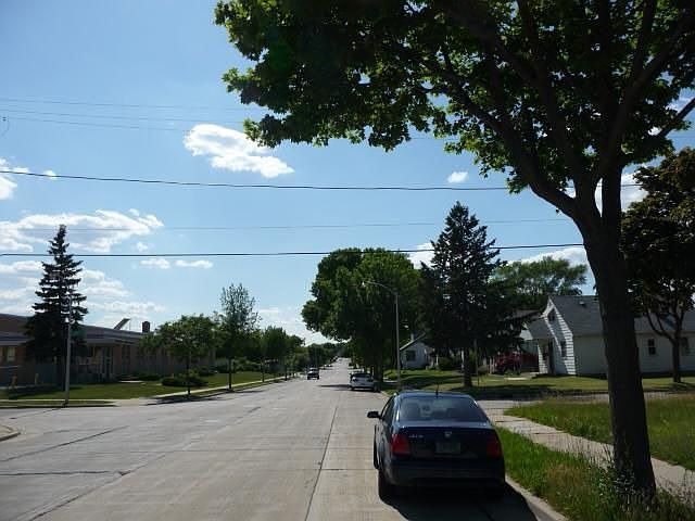 2nd image of 2830 W Cameron Ave