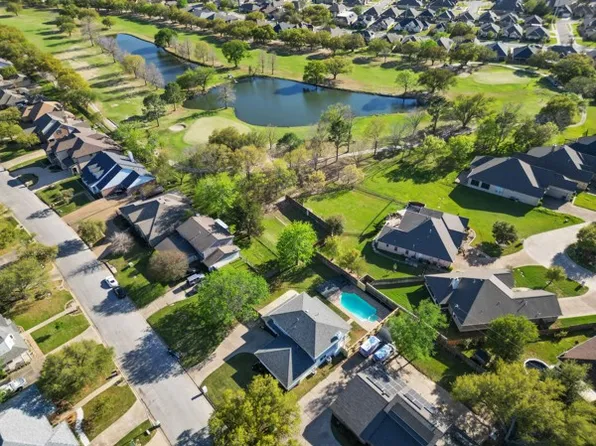 2302 W Briargate Dr, Bryan, TX 77802