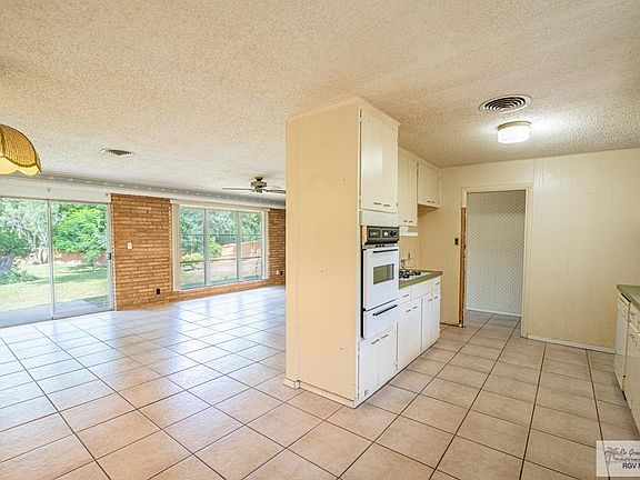 3rd image of 1917 Elmwood Dr