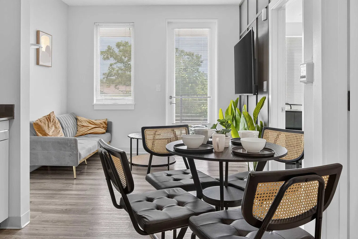 2 bed, 1.0 bath, $5,590 — Photo 4