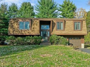 4 Clara Ct, New Windsor, NY 12553