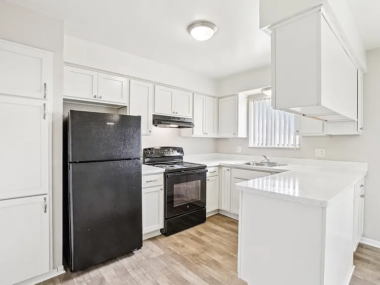 Rivercrest Apartments — Photo 32