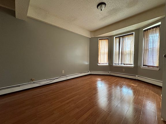 3rd image of 410 Garden St #1R