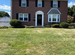 82 Colonial Park Dr, Springfield, PA 19064