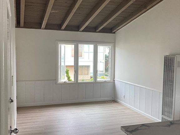 3rd image of 2437 Beverley Ave #D