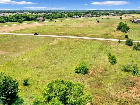 4th image of 1066 Tawakoni Ln