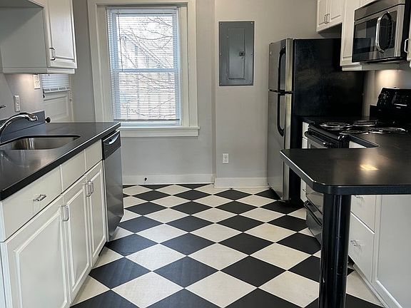 2nd image of 3918 Cass St #201