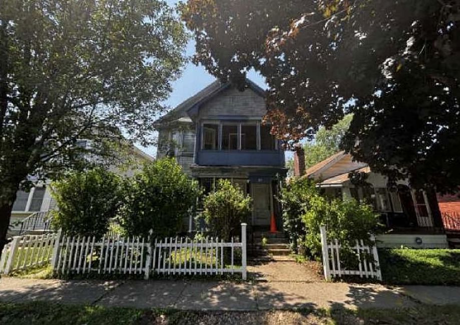 1st image of 323 6th Ave