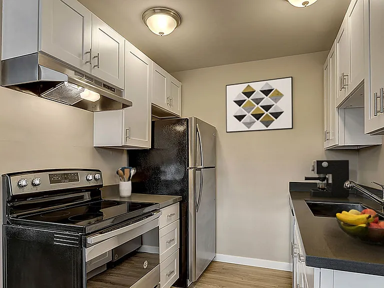 Breezy Apartments — Photo 9