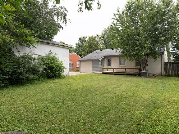 2nd image of 804 Della Dr