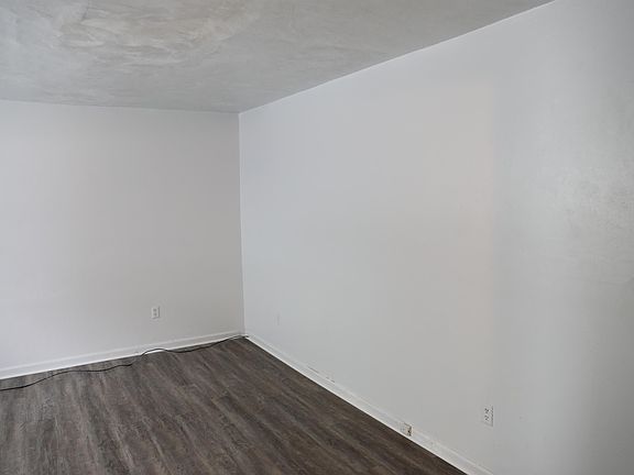 5th image of 335 E Augusta Ave