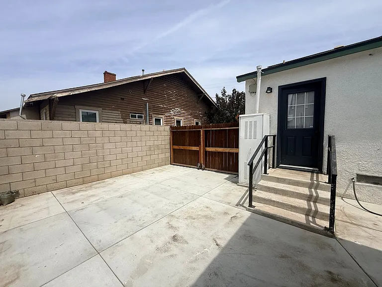 3688 Taft St — Photo 15