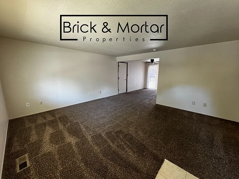 643 Travis Dr — Photo 4