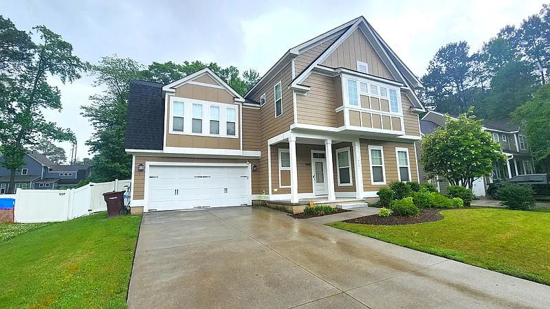 6 bed, 4.0 bath, 3000 sqft, $3,700 — Photo 1
