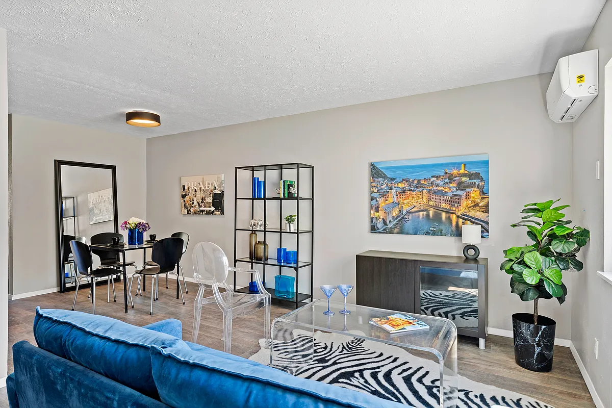 Building Photo - 10526 Clifton Blvd #103