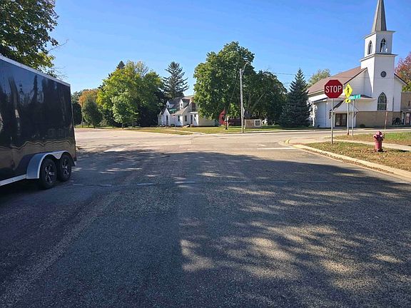 Exterior Neighborhood (street photo)