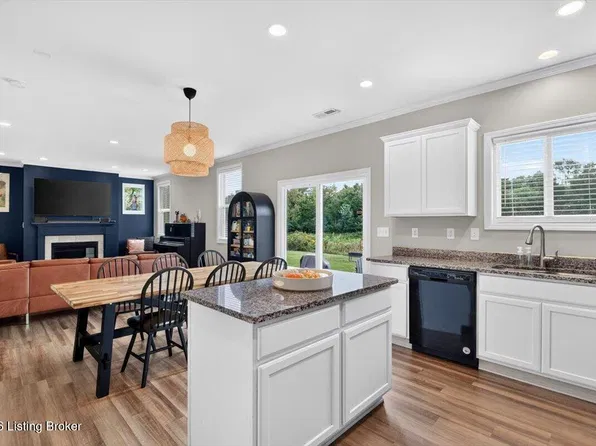 11820 Beacon Ct, Louisville, KY 40299