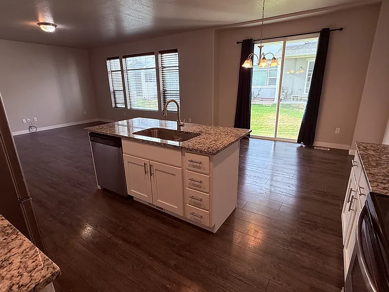 298 E Cordoba Dr — Photo 7