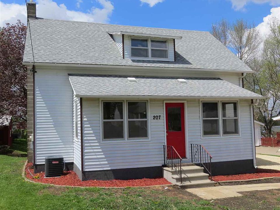 1st image of 207 1st St