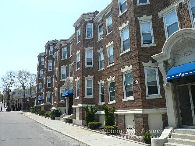 60 Woodstock Ave #2