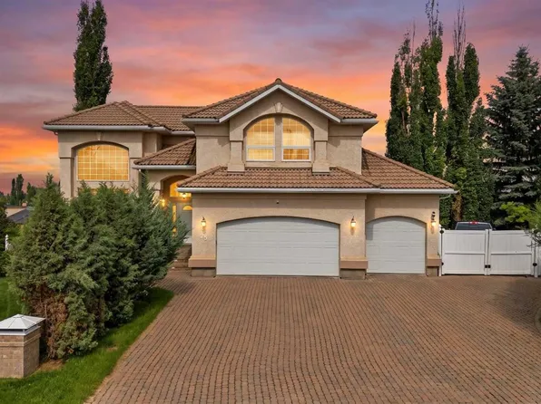 25 SE Ashmore Close, Red Deer, AB T4R 2R7
